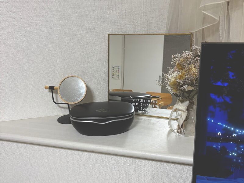 リビングの出窓にケノンを置きっぱなしにしている様子