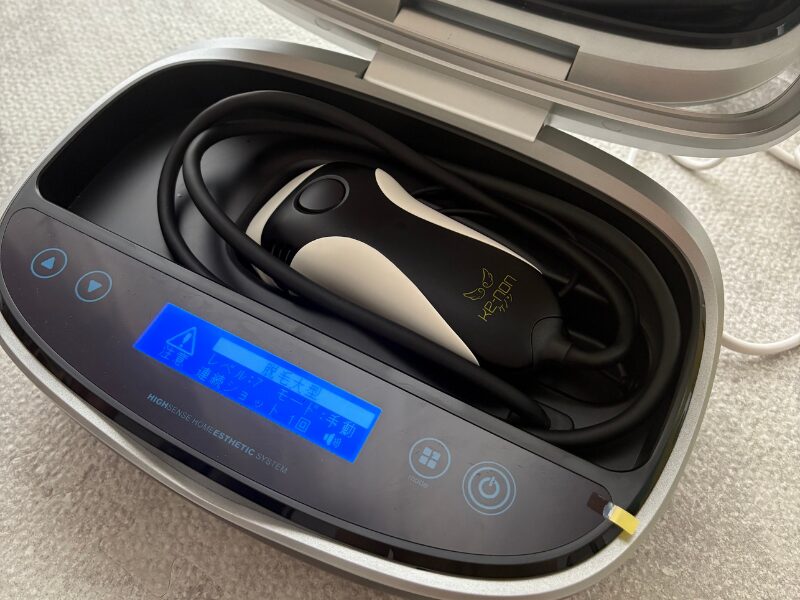 ケノンで脱毛するために電源を入れた様子