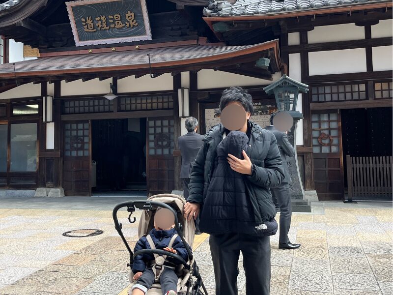 パパがノースフェイス シェルブランケットを着用している写真