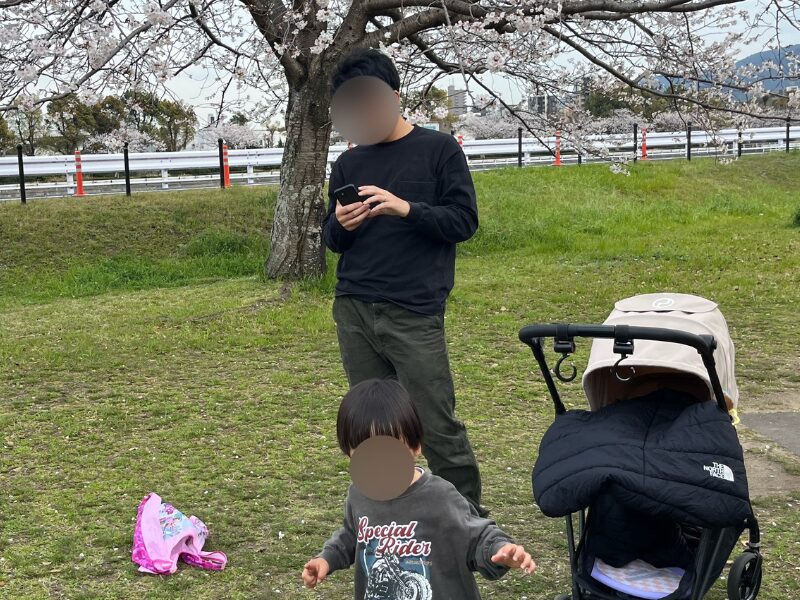 4月上旬にまでノースフェイスのシェルブランケットを使用している写真