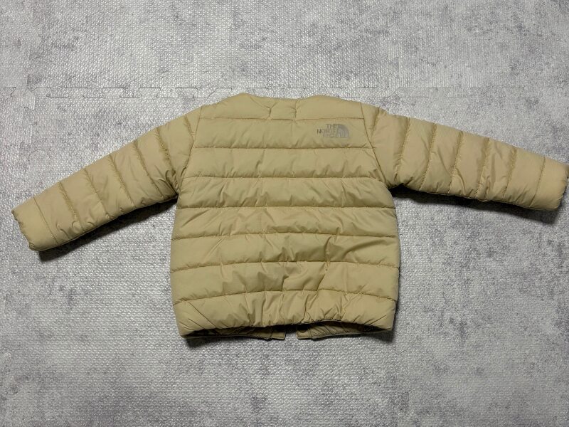 ノースフエイス ベビーダウンの裏側の写真