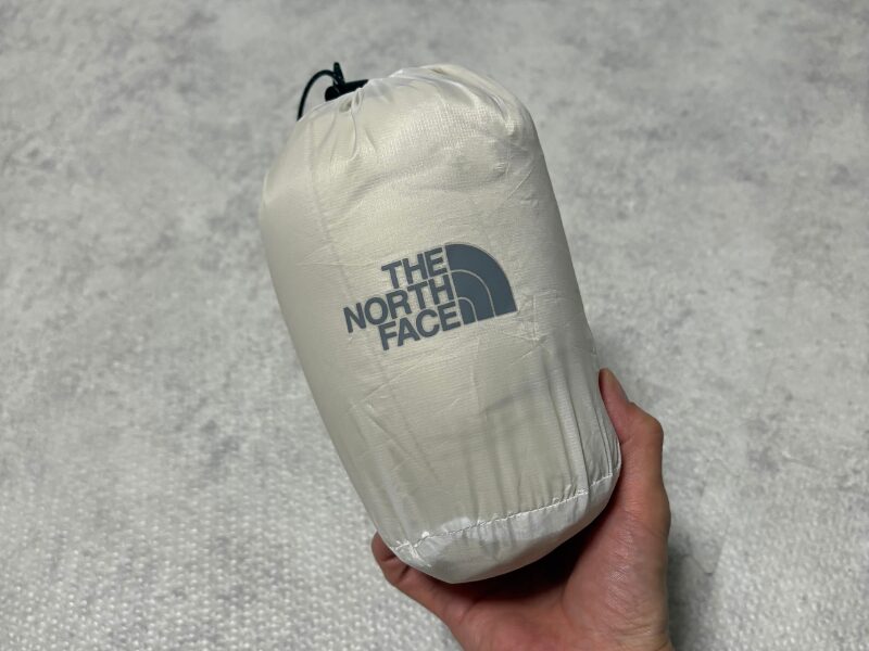 ノースフエイス ベビーダウンを専用の袋に収納したときの実物