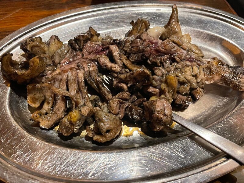 焼鳥丸万のもも焼きの写真