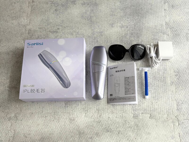 サーリシIPL脱毛器SAJM26PLWの一式を並べた写真